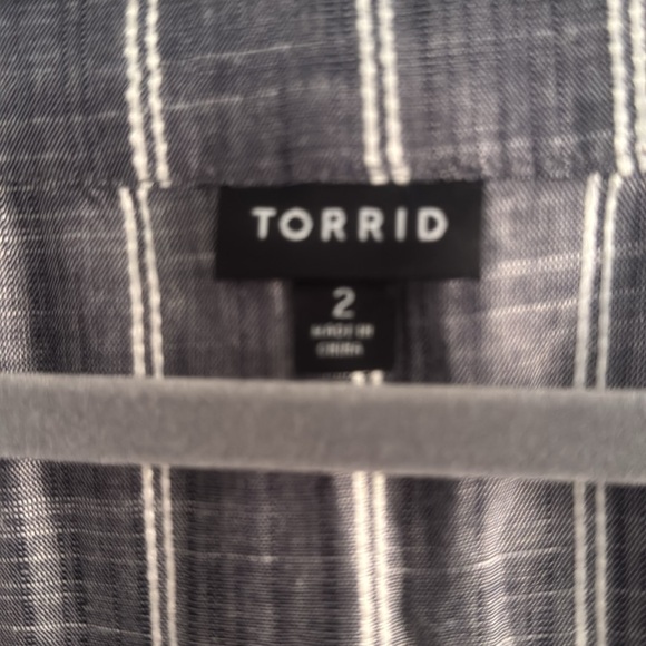 Torrid Charcoal Striped Lace-Up Top 2X - Picture 3 of 5